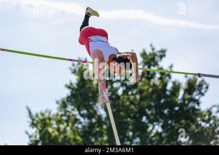 Il belga Thomas Van Nuffelen ha mostrato in azione durante il concorso maschile della pole vault, alla manifestazione atletica "Grote Prijs Stad Lokeren", domenica 22 maggio 2022 a Lokeren. FOTO DI BELGA MARIJN DE KEYZER Foto Stock