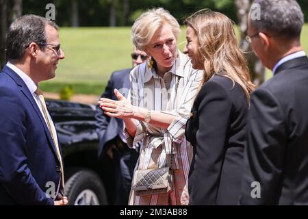 Il Ministro federale David Clarinval, la Principessa Astrid del Belgio e il CEO di Solvay Ilham Kadri hanno illustrato la sua foto durante una visita al nuovo laboratorio di sviluppo delle applicazioni di Solvay ad Alpharetta, USA, durante una Missione economica belga negli Stati Uniti d'America, domenica 05 giugno 2022 ad Atlanta. Dal 4th al 12th giugno una delegazione con la Principessa e vari Ministri visiterà Atlanta, New York e Boston. BELGA PHOTO LAURIE DIEFFEMBACQ Foto Stock