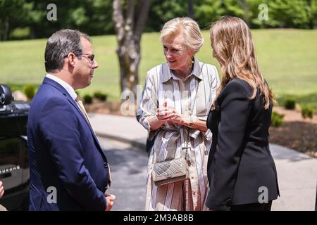 Il Ministro federale David Clarinval, la Principessa Astrid del Belgio e il CEO di Solvay Ilham Kadri hanno illustrato la sua foto durante una visita al nuovo laboratorio di sviluppo delle applicazioni di Solvay ad Alpharetta, USA, durante una Missione economica belga negli Stati Uniti d'America, domenica 05 giugno 2022 ad Atlanta. Dal 4th al 12th giugno una delegazione con la Principessa e vari Ministri visiterà Atlanta, New York e Boston. BELGA PHOTO LAURIE DIEFFEMBACQ Foto Stock