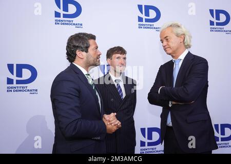 André Ventura, sconosciuto e olandese PVV Geert Wilders ha illustrato nel corso di un incontro chiamato Ons Europa organizzato da Identiteit en Democratie (ID), il partito europeo che comprende il belga Vlaams Belang, francese Rassemblement National..., ad Anversa, il giorno dell'inizio di un vertice europeo, giovedì 23 giugno 2022. BELGA FOTO JAMES ARTHUR GEKIERE Foto Stock