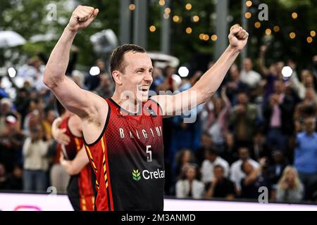 Il belga Nick Celis festeggia dopo aver vinto una partita di basket 3x3 tra Belgio e Polonia, nella finale maschile della Coppa del mondo FIBA 2022, sabato 25 giugno 2022, ad Anversa. La FIBA 3x3 Basket World Cup 2022 si svolge dal 21 al 26 giugno ad Anversa. BELGA FOTO TOM GOYVAERTS Foto Stock