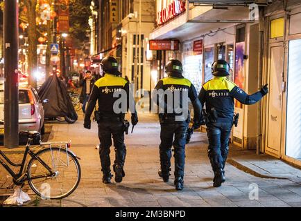 ROTTERDAM - Young people are being sent away from the Kruisplein by the riot police after the lost semi-final match between Morocco and France at the World Cup in Qatar. ANP JEFFREY GROENEWEG Stock Photo