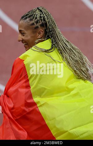 Il belga Nafissatou Nafi Thiam festeggia dopo aver vinto il concorso di eptathlon femminile ai Campionati europei di atletica, a Monaco 2022, Germania, giovedì 18 agosto 2022. La seconda edizione dei Campionati europei si svolge dal 11 al 22 agosto e prevede nove sport. BELGA FOTO Foto Stock