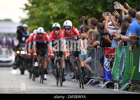 Il belga Cedric Beullens di Lotto Soudal ha ritratto in azione durante la prima tappa dell'edizione 2022 della 'Vuelta a Espana', Tour di Spagna gara ciclistica, una prova a tempo a squadre 23,2km a Utrecht, Paesi Bassi, venerdì 19 agosto 2022. BELGA FOTO LUC CLAESSEN Foto Stock