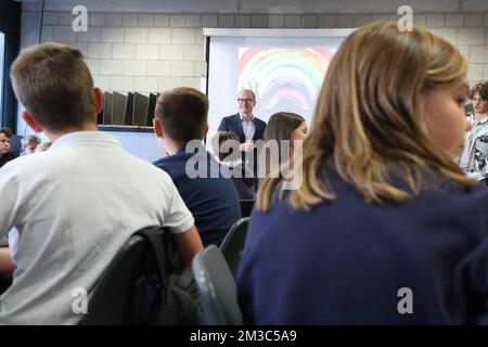 Ministro fiammingo dell'educazione e del benessere degli animali e dello sport ben Weyts ha raffigurato durante una visita al GO! Technisch Atheneum Halle il primo giorno di scuola per l'anno scolastico 2022-2023, giovedì 01 settembre 2022, a Halle. FOTO DI BELGA NICOLAS MAETERLINCK Foto Stock