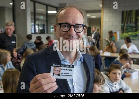 Ministro fiammingo dell'educazione e del benessere degli animali e dello sport ben Weyts ha raffigurato durante una visita al GO! Technisch Atheneum Halle il primo giorno di scuola per l'anno scolastico 2022-2023, giovedì 01 settembre 2022, a Halle. FOTO DI BELGA NICOLAS MAETERLINCK Foto Stock