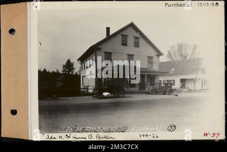Ida M. e Harry B. Parker, negozio, Coldbrook, Oakham, Mass., 4 giugno 1928 : acquistato il 13 dicembre 1928, negozio e affittuari acquistati da Kanstantas Saviskas 4 febbraio 1931, Parcel no 144-26 , opere d'acqua, immobili, magazzini generali opere costruite, strutture residenziali, automobili, pompe di benzina, gruppi di persone Foto Stock