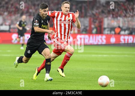 Dante Vanzeir di Union e Paul Jaeckel di Berlino combattono per la palla durante una partita tra il FC Union Berlin e la squadra di calcio belga Royale Union Saint-Gilloise, giovedì 08 settembre 2022 a Berlino, la prima partita su sei nella fase di gruppo del concorso UEFA Europa League. FOTO DI BELGA LAURIE DIEFFEMBACQ Foto Stock