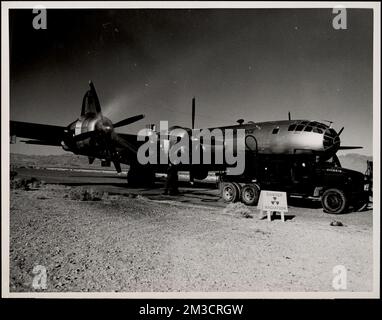 Indian Springs, Nevada , Prove di armi nucleari, aeroplani, pulizia, Difesa civile. Documenti dell'Ufficio di Difesa civile e mobilitazione della Difesa Foto Stock