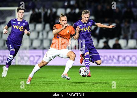 Alessio Staelens di Deinze e Leo Seydoux di Beerschot hanno mostrato in azione durante una partita di calcio tra Beerschot VA e KMSK Deinze, sabato 01 ottobre 2022 ad Anversa, il 7° giorno della 2022-2023° divisione del campionato belga "Challenger Pro League". BELGA FOTO TOM GOYVAERTS Foto Stock