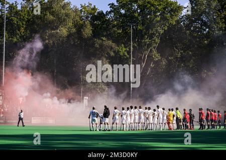 I fan dei draghi hanno mostrato la loro immagine durante una partita di hockey tra KHC Dragons e Racing, domenica 09 ottobre 2022 a Bruxelles, il giorno 7 della stagione belga della lega di hockey maschile 2022-2023. BELGA FOTO TOM GOYVAERTS Foto Stock