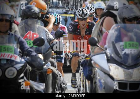 American Lance Armstrong del team RadioShack (che ha sentito due volte oggi) visto come finisce 61th con più di 11 minuti dal vincitore, durante l'ottava tappa del 2010 Tour de France, da Station des Rousses a Morzine-Avoriaz, a 189 km. Foto Stock