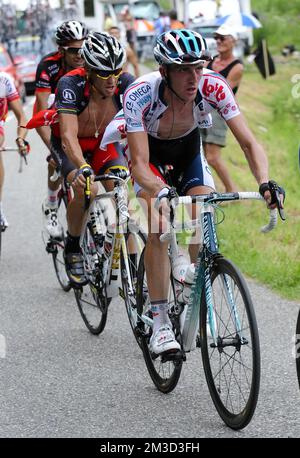 La lance americana Armstrong del team RadioShack e il belga Jurgen Van Den Broeck del team Omega Pharma-Lotto in azione durante la tappa 9 del 2010 Tour de France, da Morzine a Saint-Jean-de-Maurienne. Foto Stock