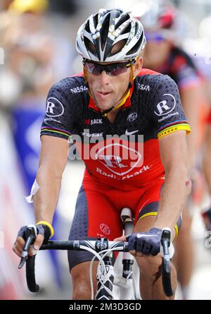 American Lance Armstrong del team RadioShack (che si sentiva due volte oggi) visto dopo aver terminato il 61th con più di 11 minuti dal vincitore, durante l'ottava tappa del 2010 Tour de France, da Station des Rousses a Morzine-Avoria Foto Stock