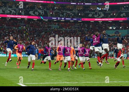 Al Khor, Qatar. 14th Dec, 2022. Stadio al Bayt DOHA, QATAR - 14 DICEMBRE: I giocatori di Francia festeggiano la vittoria dopo la partita di semifinali della Coppa del mondo FIFA Qatar 2022 tra Francia e Marocco allo stadio al Bayt il 14 dicembre 2022 ad al Khor, Qatar. (Foto di Florencia Tan Jun/PxImages) (Florencia Tan Jun/SPP) Credit: SPP Sport Press Photo. /Alamy Live News Foto Stock