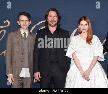 Los Angeles, Stati Uniti. 14th Dec, 2022. Harry Melling, Christian Bale e Lucy Boynton arriveranno alla prima di Netflix a Los Angeles del titolo “The pale Blue Eye” tenutosi presso il Directors Guild Theatre di Los Angeles, CA, il 14 dicembre 2022. © OConnor / AFF-USA.com Credit: AFF/Alamy Live News Foto Stock