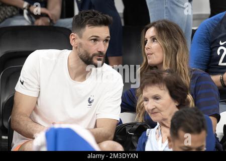 Al Khor, Qatar. 14th Dec, 2022. Portiere di Francia Hugo Lloris festeggia con sua moglie Marine Lloris Credit: Abaca Press/Alamy Live News Foto Stock