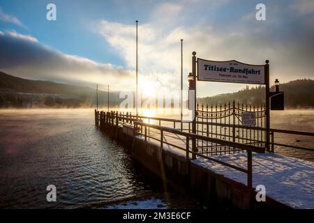 Lago Titisee alla luce della sera Foto Stock
