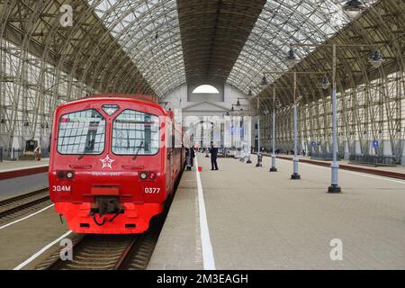 MOSCA - 03 MAGGIO: Treno Aeroexpress a Kiyevsky vokzal il 03 maggio 2013 a Mosca, Russia. Aeroexpress Ltd. È l'operatore di servizi di collegamento ferroviario aereo in Foto Stock