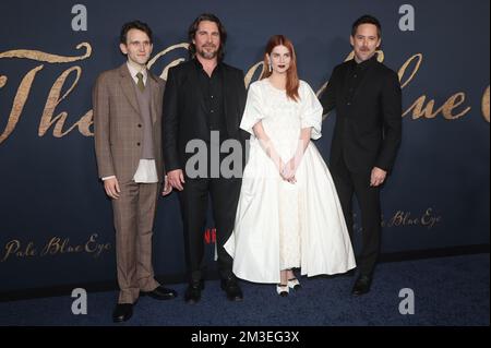 14 dicembre 2022 - Los Angeles, California - Harry Melling, Christian Bale, Lucy Boynton, Scott Cooper. La Netflix Los Angeles Premiere del pale Blue Eye si è tenuta al DGA Theater di Los Angeles. (Credit Image: © FS/AdMedia via ZUMA Press Wire) Foto Stock