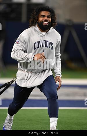 I Dallas Cowboys hanno eseguito Ezechiel Elliott (21) prima della partita di calcio della NFL tra gli Houston Texans e i Dallas Cowboys il 11 dicembre 2022 Foto Stock