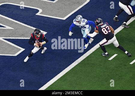 Jeff Driskel (6), il quartback dei texani di Houston, esce dalla fine della zona per la prima volta in giù durante la partita di calcio della NFL tra gli Houston Texans e. Foto Stock