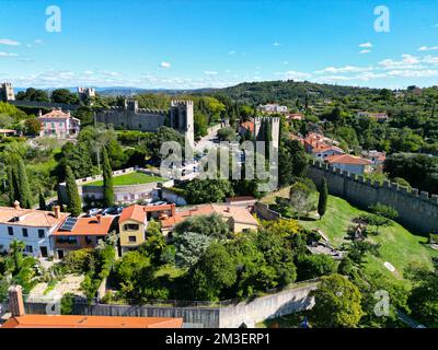 Piran città mura Slovenia in giornata di sole drone vista aerea Foto Stock