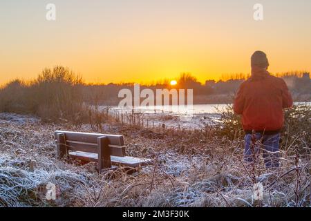 Southport, Lancashire. 15 Dec, 2002. Meteo nel Regno Unito. Molto freddo -7c gelido inizio della giornata sulla costa nord-occidentale presso la RSPB Marshside Nature Reserve Credit; MediaWorldImages/AlamyLiveNews Foto Stock