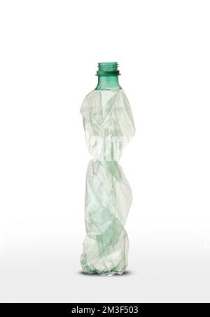 bottiglia d'acqua a molla di plastica vuota su sfondo bianco Foto Stock