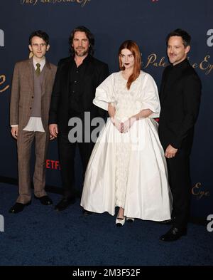 Los Angeles, California, Stati Uniti. 14th Dec, 2022. (L-R) Harry Melling, Christian Bale, Lucy Boynton e Scott Cooper partecipano alla prima "The pale Blue Eye" di Los Angeles al DGA Theater Complex il 14 dicembre 2022 a Los Angeles, California. Credito: Jeffrey T. Mayer/JTM Photos/Media Punch/Alamy Live News Foto Stock