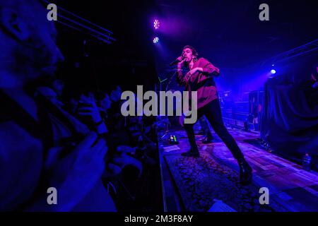 Kiliyan Maguire di Charming Liars suona dal vivo al Legend Club. Foto Stock