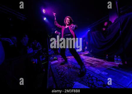 Kiliyan Maguire di Charming Liars suona dal vivo al Legend Club. Foto Stock