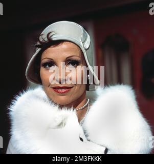 Madame, Sie übertreiben...!, Fernsehspiel nach Jean Jacques Bricaire und Maurice Lasaygues, Deutschland 1975, Regie: Wolfgang Spier, Darsteller: Gerlinde Locker Foto Stock