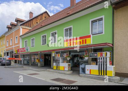 Distributore di benzina Shell e mercato Spar, Oberwoelz, Stiria, Austria Foto Stock