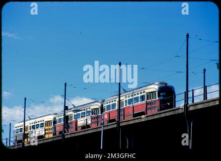 Treno MBTA Green Line, Cambridge, ferrovie sopraelevate, Subway. Collezione Edmund L. Mitchell Foto Stock