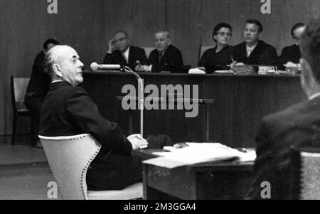 Nel processo relativo al campo di concentramento di Dora di fronte al Tribunale regionale di Essen, il 17 novembre 1967, l'architetto ed ex ministro di Hitler Foto Stock