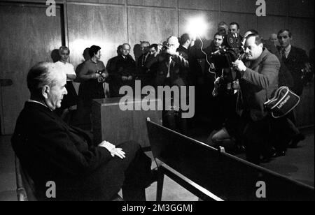 Nel processo relativo al campo di concentramento di Dora di fronte al Tribunale regionale di Essen, il 17 novembre 1967, l'architetto ed ex ministro di Hitler Foto Stock