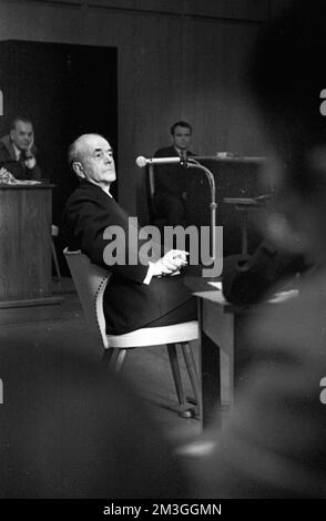 Nel processo relativo al campo di concentramento di Dora di fronte al Tribunale regionale di Essen, il 17 novembre 1967, l'architetto ed ex ministro di Hitler Foto Stock