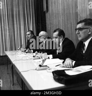 L'influenza del computer sulla società, sul mondo del lavoro e sul futuro è stata il tema di questa conferenza internazionale organizzata da IG Metall in Foto Stock