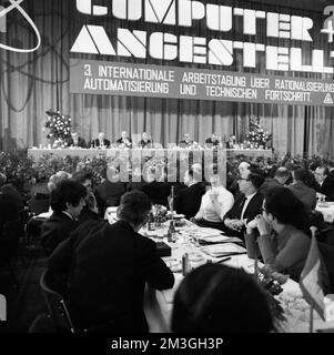 L'influenza del computer sulla società, sul mondo del lavoro e sul futuro è stata il tema di questa conferenza internazionale organizzata da IG Metall in Foto Stock