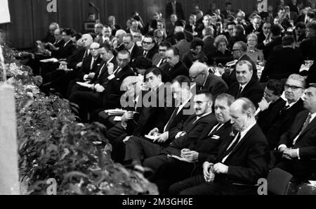 L'influenza del computer sulla società, sul mondo del lavoro e sul futuro è stata il tema di questa conferenza internazionale organizzata da IG Metall in Foto Stock