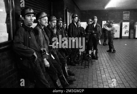 Nove minatori della colleria Emil Emscher furono sepolti nel 2. 10 1969, quattro di loro morirono. L'incidente si è verificato quando un tunnel è crollato, in Germania Foto Stock