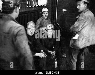 Nove minatori della colleria Emil Emscher furono sepolti nel 2. 10 1969, quattro di loro morirono. L'incidente si è verificato quando un tunnel è crollato, in Germania Foto Stock