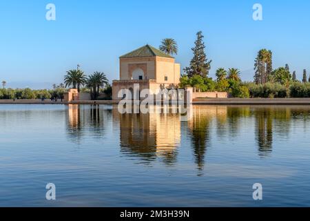 Giardini Menara - un giardino pubblico storico e frutteto a Marrakech, Marocco. Fondata nel 12th ° secolo dal governatore Caliphate Almohad Abd al-Mu'min. Foto Stock