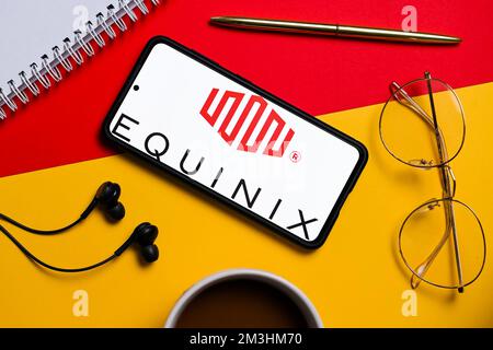 Polonia. 10th Dec, 2022. In questa immagine viene visualizzato un logo Equinix su uno smartphone. (Foto di Mateusz Slodkowski/SOPA Images/Sipa USA) Credit: Sipa USA/Alamy Live News Foto Stock