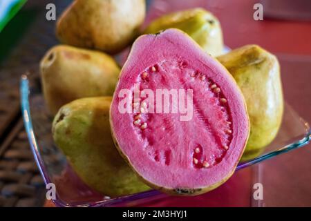 Guayaba (Guava) frutta a Bogotà, Colombia Foto Stock