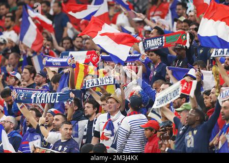 Al Khor, Qatar. 14th Dec, 2022. Francia tifosi Calcio : Coppa del mondo FIFA Qatar 2022 Semifinale tra Francia 2-0 Marocco allo Stadio al Bayt di al Khor, Qatar . Credit: Mutsu Kawamori/AFLO/Alamy Live News Foto Stock