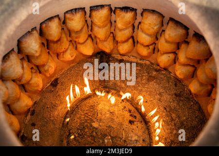 Samsa - specialità di pasta sfoglia e carne e spezie di Samarkan Foto Stock