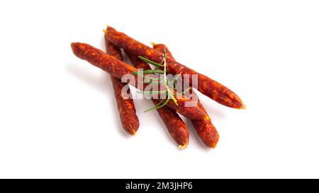 Un mucchio di mini bastoncini di snack al chorizo Foto Stock