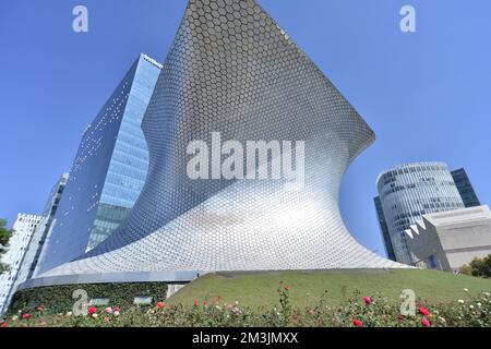 Il Museo Soumaya è un'istituzione culturale unita nel 1994 progettata dall'architetto messicano Fernando Romero. Foto Stock